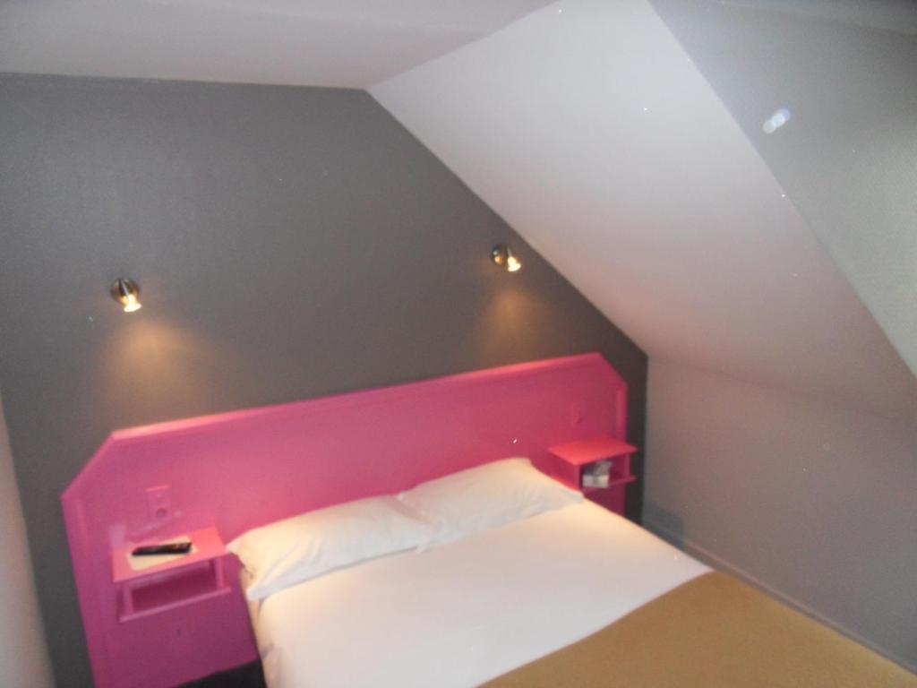Hotel La Tour Des Anglais Mayenne Kamer foto